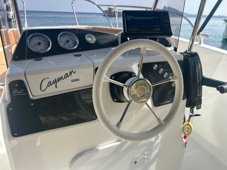 Noleggio a Marina Greenwich – Motor yacht Caymam 585 su SamBoat
