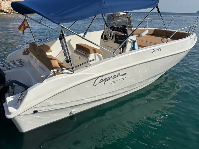 Noleggiare una Motor yacht Caymam 585 a Marina Greenwich
