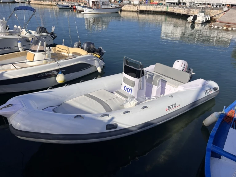 Noleggio barche  Selva 570 a Giardini-Naxos su Samboat