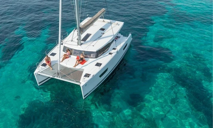 Noleggio a Villefranche-sur-Mer – Fountaine Pajot Lucia 40 su SamBoat