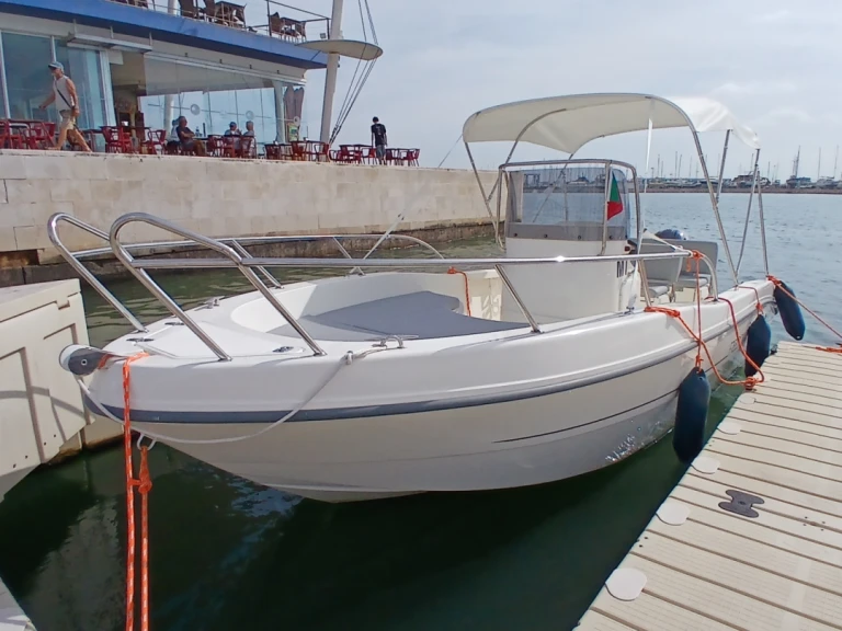 Noleggio barche Capelli Freedom 20 a Portimão su Samboat
