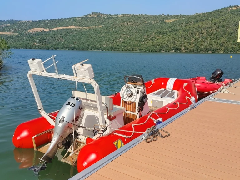 Noleggio Gommone a la Baronia de Rialb – Zodiac Cherokee