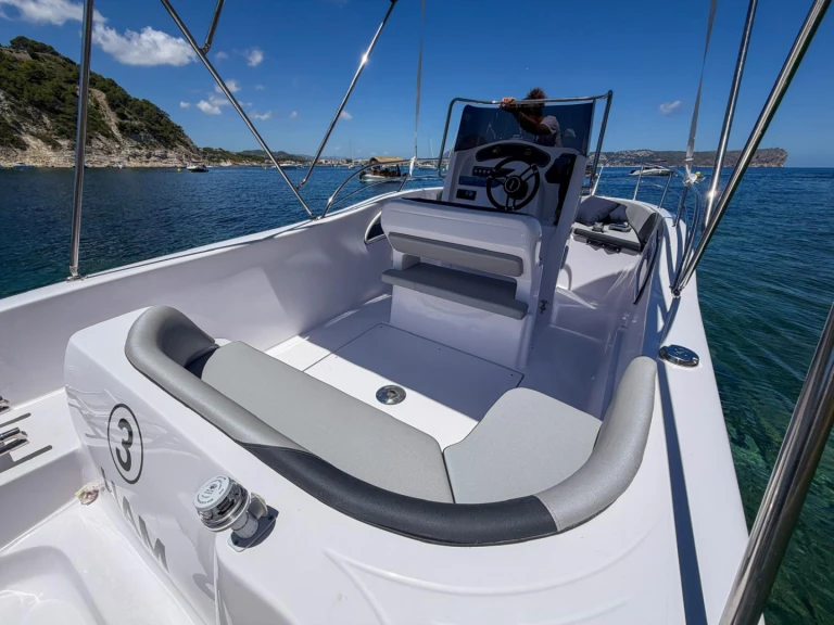Noleggio Barca a motore Bluline con patente nautica