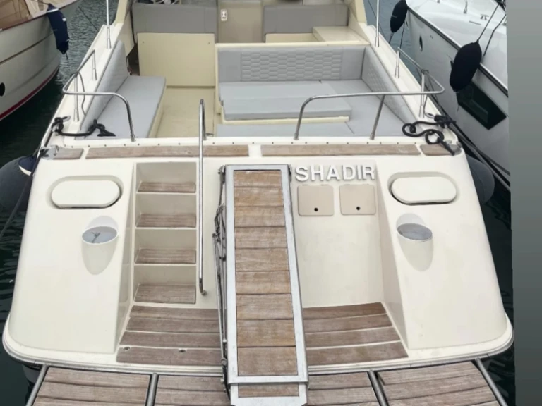 Noleggio Barca a motore con o senza skipper Riva a Castellammare di Stabia