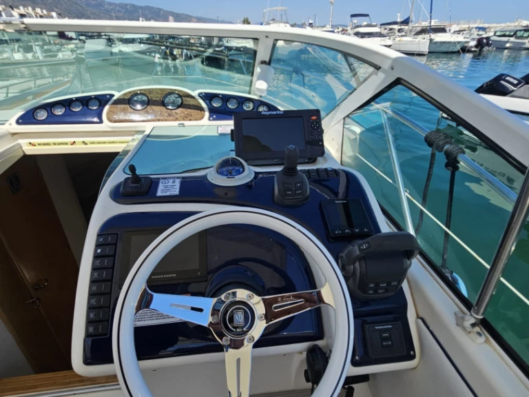 Noleggio Barca a motore con o senza skipper Fairline a Puerto Banús
