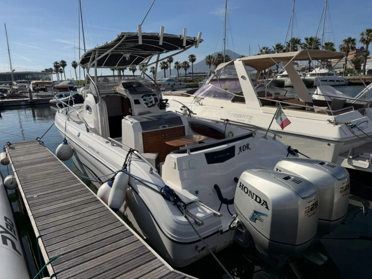 Noleggio Barca a motore a Castellammare di Stabia – Ranieri Shadow 28