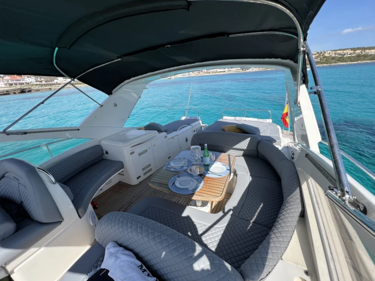 Noleggio Barca a motore con o senza skipper Fairline a Mahón