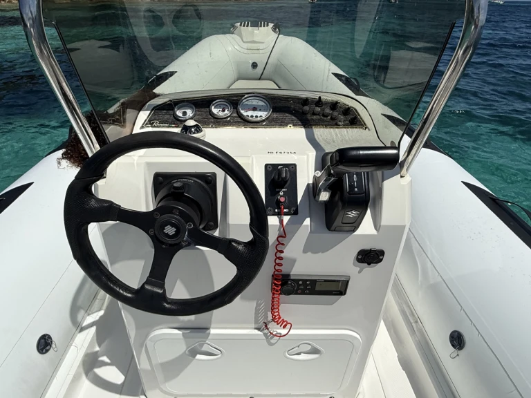 Noleggio Gommone Ranieri con patente nautica