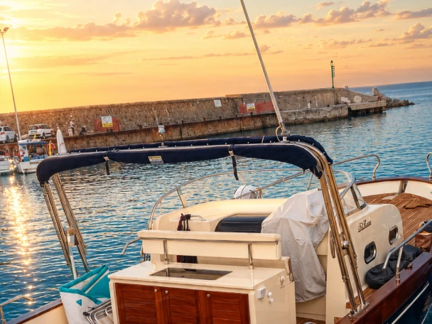 Noleggio Barca a motore a Amalfi – Di luccia 9 Alfa