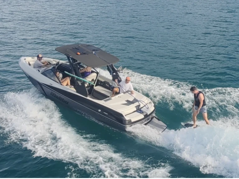 Noleggio barche Malibu WakeSetter 22 VLX a Ouchy su Samboat