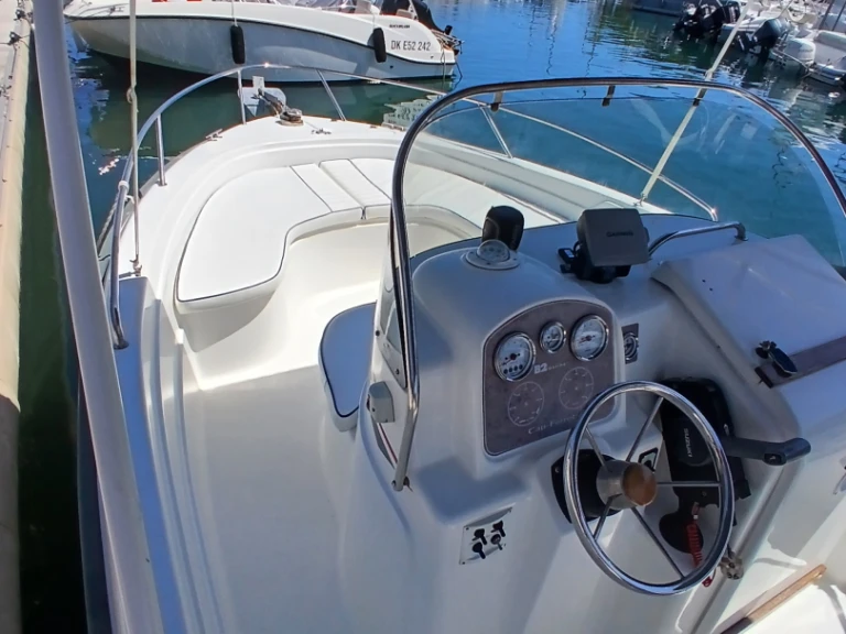 Noleggio Barca a motore Bénéteau con patente nautica
