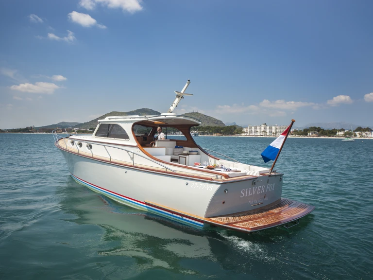 Hinckley Talaria  da affittare a  Port d'Alcudia