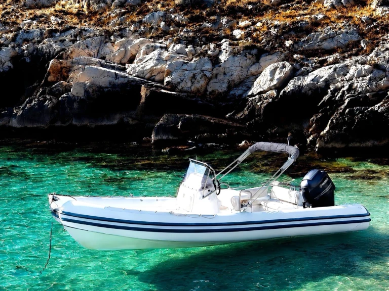Noleggiare una Semi-Rigide 7 m a La Ciotat