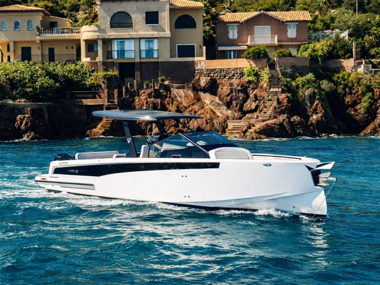 Noleggio Barca a motore con o senza skipper Virtue Yacht a Portisco