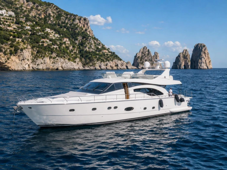 Noleggio barche Castellammare di Stabia economico Ferretti 680