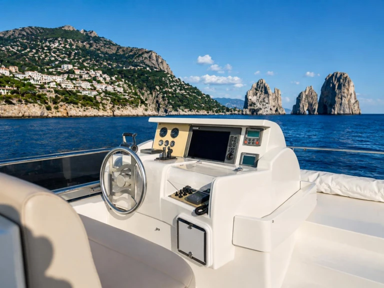 Noleggio Yacht di lusso con o senza skipper Ferretti a Castellammare di Stabia