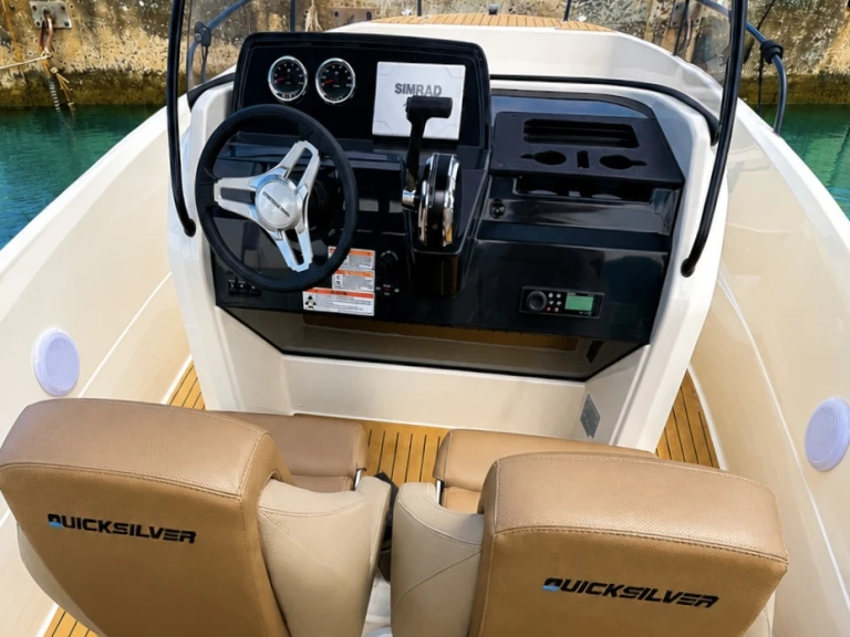 Noleggio Barca a motore Quicksilver con patente nautica