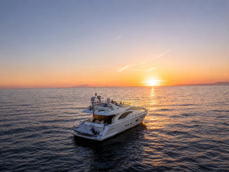 Noleggio Yacht di lusso con o senza skipper Ferretti a Castellammare di Stabia