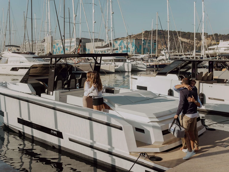 Noleggio Barca a motore DEANTONIO YACHTS con patente nautica