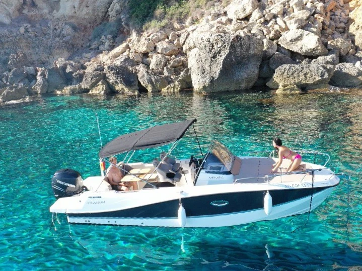 Noleggio Barca a motore Quicksilver con patente nautica