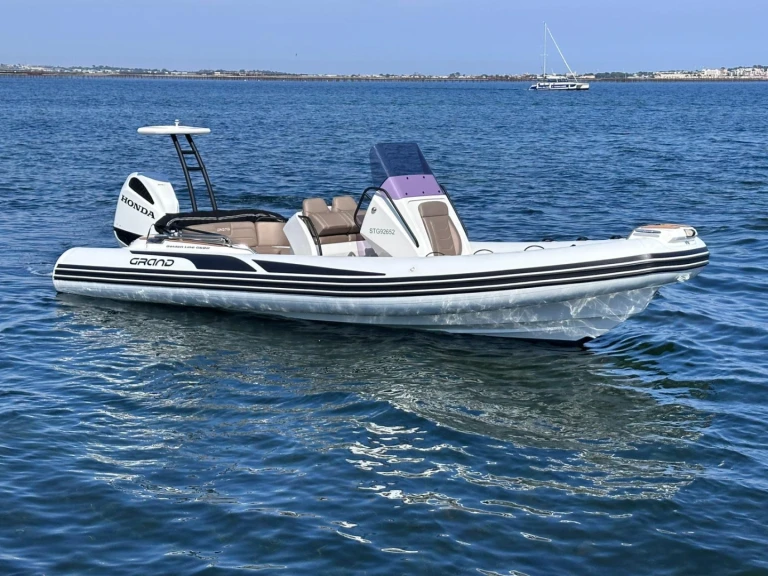 Noleggio Gommone a Mèze – Grand Boats golden line G680