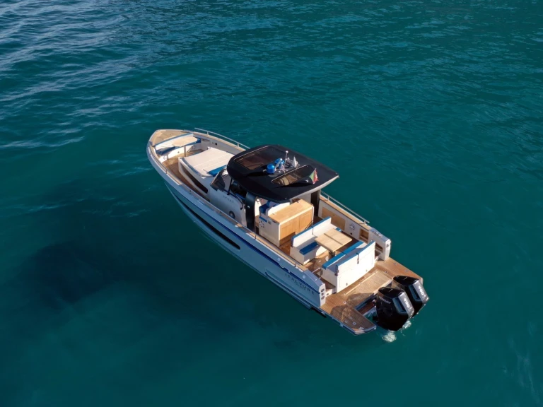 Noleggio barche Sorrento economico Italyure 38 Sport