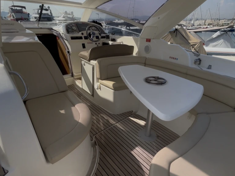 Yacht di lusso a noleggio a Cannes al miglior prezzo