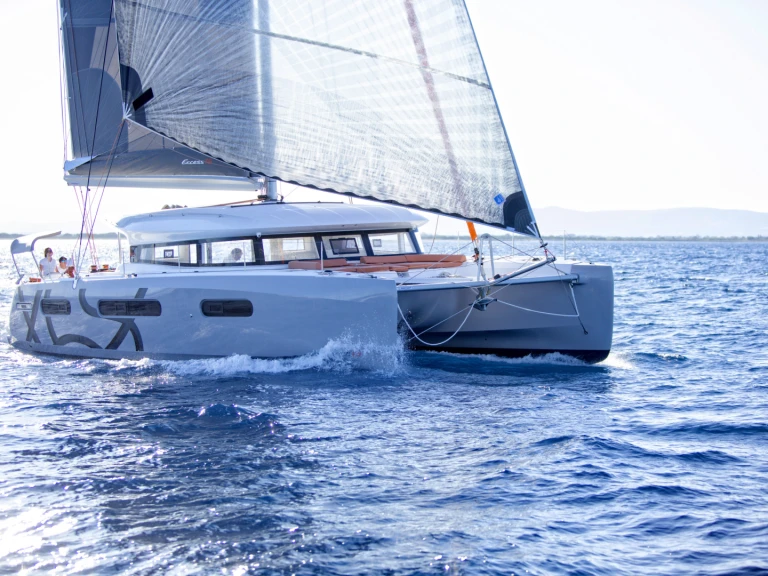 Catamarano a noleggio a Castelli al miglior prezzo