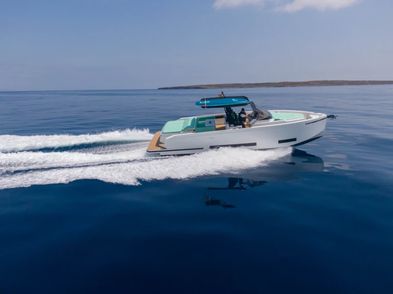 Barca a motore a noleggio a Ibiza Town al miglior prezzo