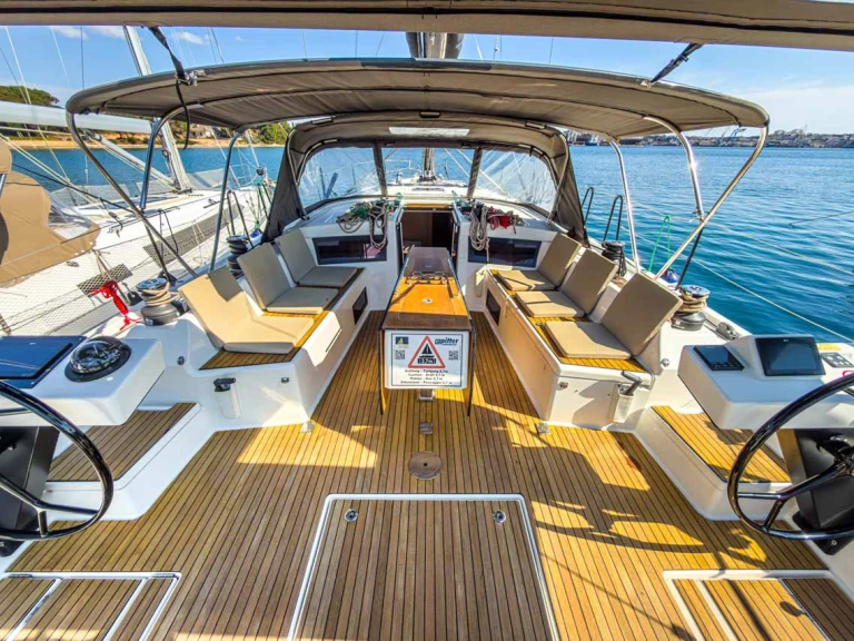 Noleggio Barca a vela con o senza skipper Dufour a Pola
