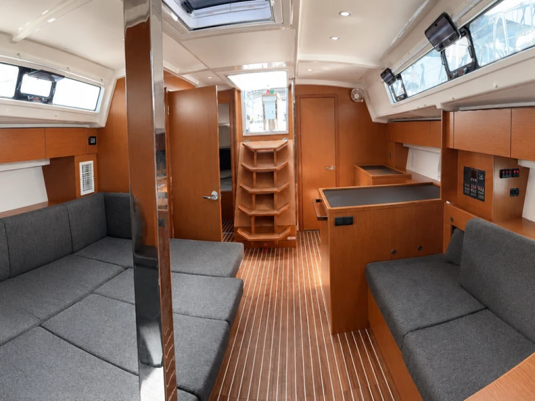 Noleggiare una Bavaria Bavaria C42 a Álimos