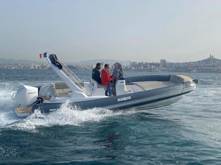 Gommone a noleggio a Mandelieu-la-Napoule al miglior prezzo