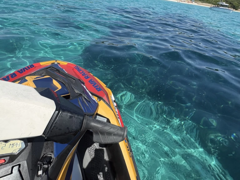 Noleggiare una Sea-Doo Spark a Saint-Tropez