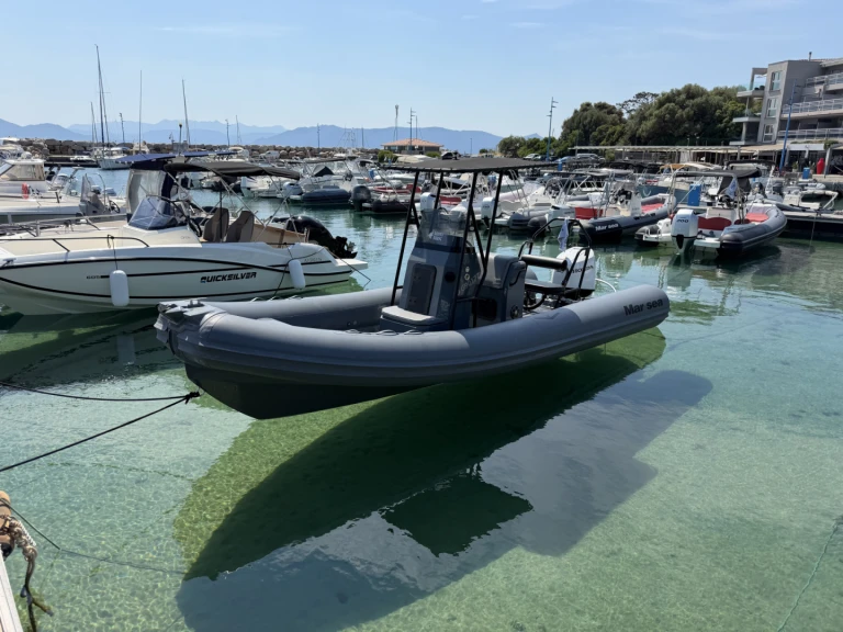 Noleggio barche Porto Pollo economico FISHER 680