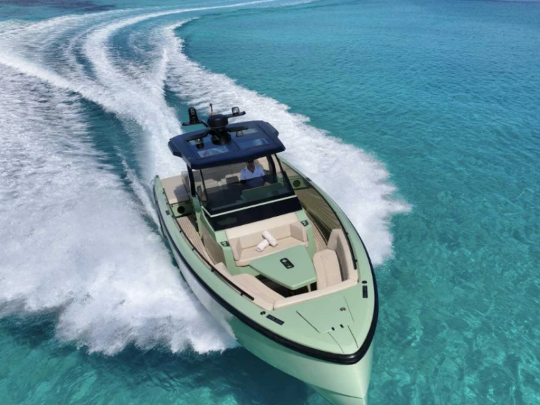 Vanquish VQ40 da affittare a  Ibiza Town