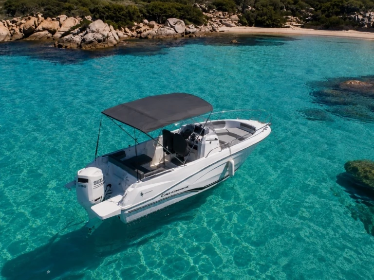 Noleggiare una Jeanneau Cap Camarat 6.5 CC Serie 3 a Porto-Vecchio