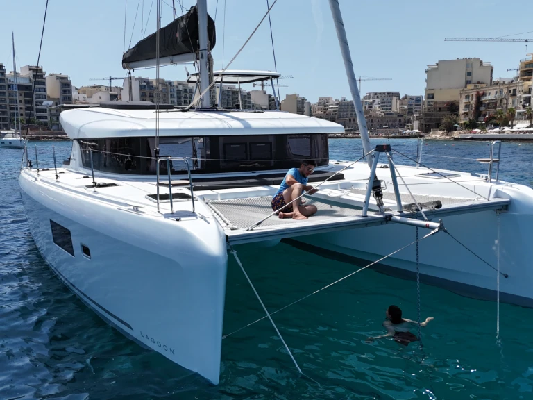 Noleggiare una Lagoon Lagoon 42 a Il-Gżira