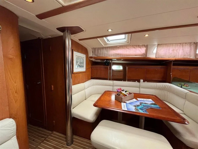 Noleggiare una Jeanneau Sun Odyssey 43 a Níkiti