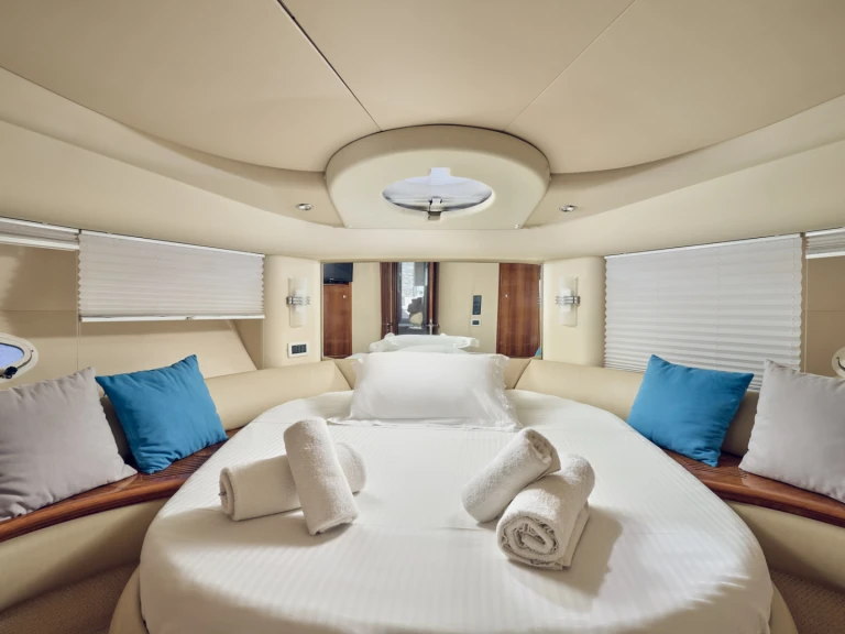 Noleggiare una Princess princess 40 a Loutraki-Agioi Theodoroi