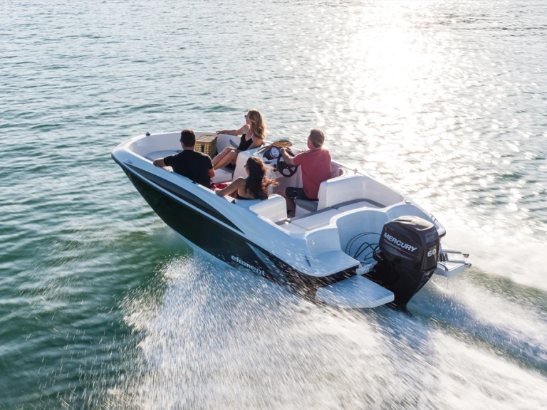 Noleggio Barca a motore Bayliner con patente nautica