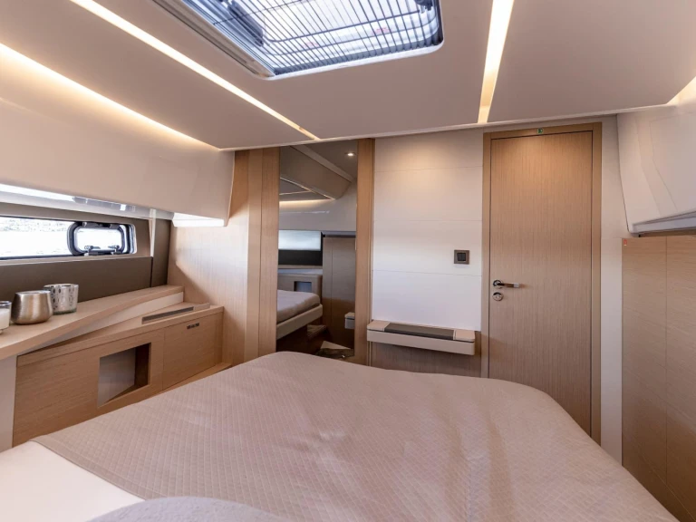 Noleggio Yacht di lusso a Juan-les-Pins – Jeanneau DB/37
