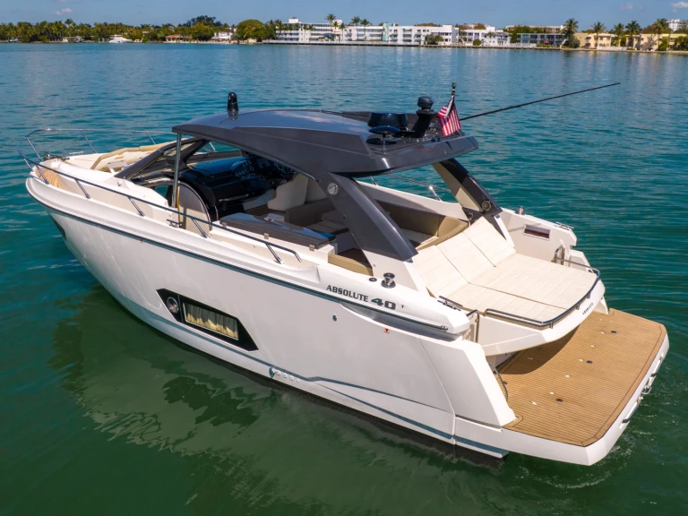Yacht di lusso a noleggio a Juan-les-Pins al miglior prezzo