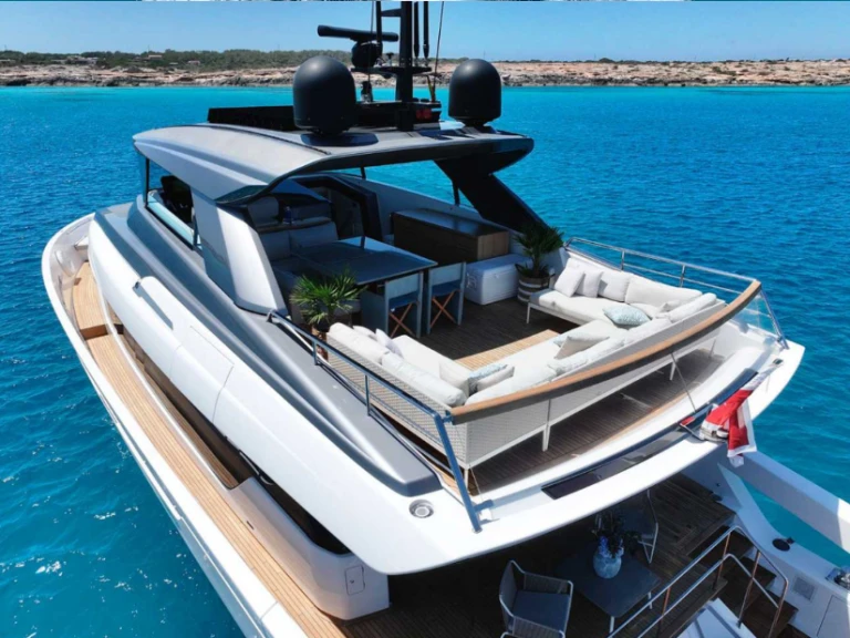 Yacht di lusso a noleggio a Ibiza Town al miglior prezzo
