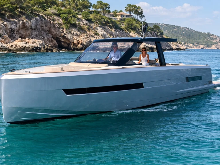 Yacht di lusso a noleggio a Marina De Cala D'Or al miglior prezzo