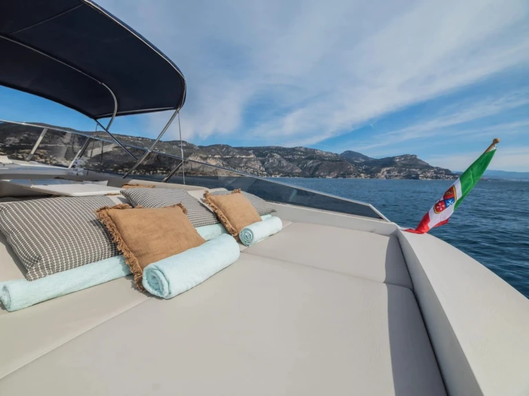 Yacht di lusso a noleggio a Saint-Jean-Cap-Ferrat al miglior prezzo