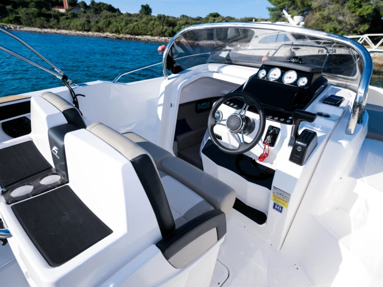 Noleggio barche Karnic 692 sl a Ugljan su Samboat