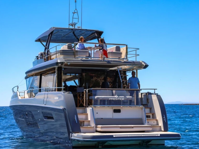 Noleggio Yacht di lusso con o senza skipper Prestige Yachts a Juan-les-Pins