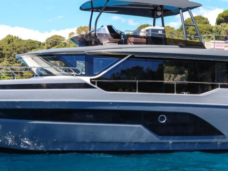 Yacht di lusso a noleggio a Juan-les-Pins al miglior prezzo