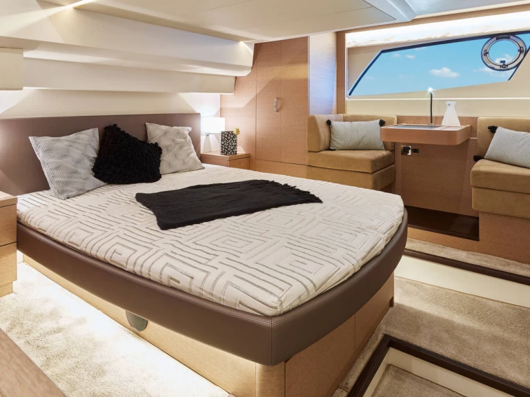 Noleggio Yacht di lusso con o senza skipper Prestige Yachts a Golfe-Juan