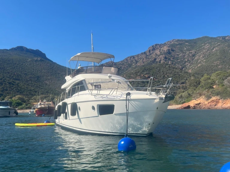 Yacht di lusso a noleggio a Antibes al miglior prezzo